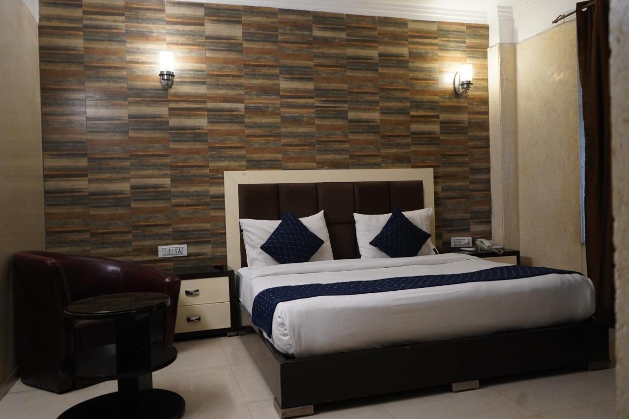 Hotel O Delhi, Near Karol Bagh Main Market And Metro Station Nova Deli Exterior foto