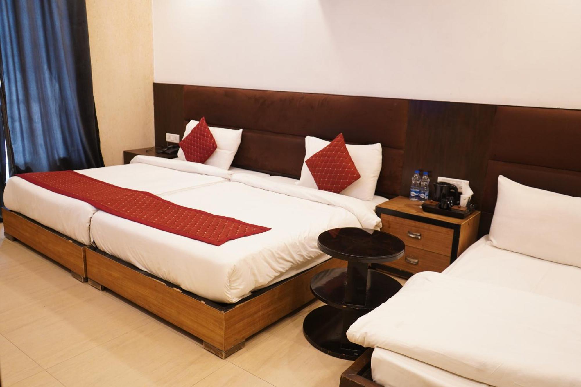 Hotel O Delhi, Near Karol Bagh Main Market And Metro Station Nova Deli Exterior foto