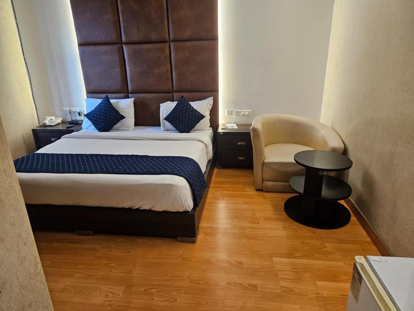 Hotel O Delhi, Near Karol Bagh Main Market And Metro Station Nova Deli Exterior foto