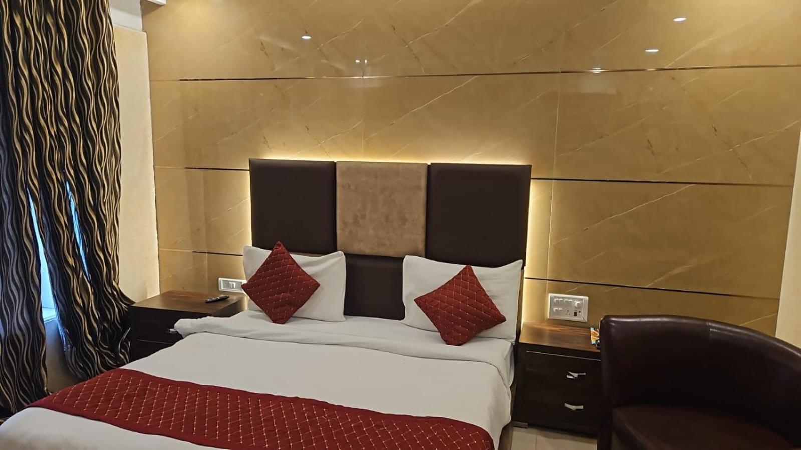 Hotel O Delhi, Near Karol Bagh Main Market And Metro Station Nova Deli Exterior foto
